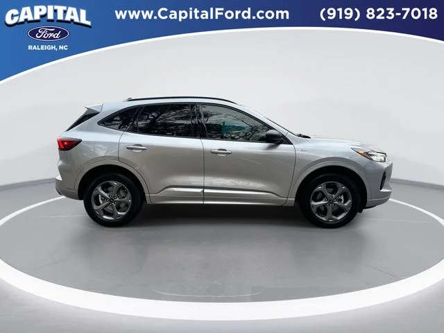 Used 2023 Silver Ford ST-Line image 9
