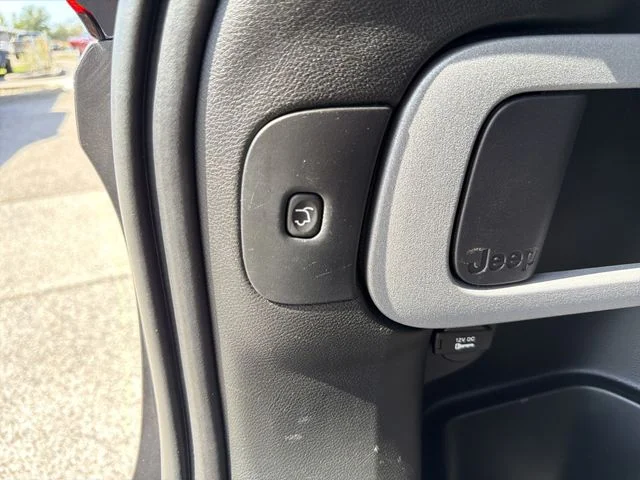 Used 2018 Gray Jeep Limited image 10
