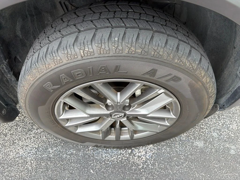 Used 2023 Gray Nissan S image 10