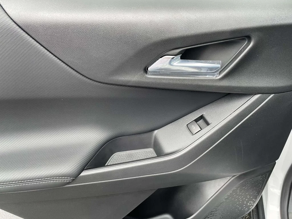New 2027 Summit White Chevrolet LT image 13
