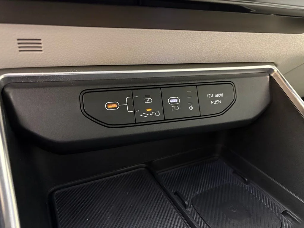 Used 2025 White Kia SX Prestige image 30