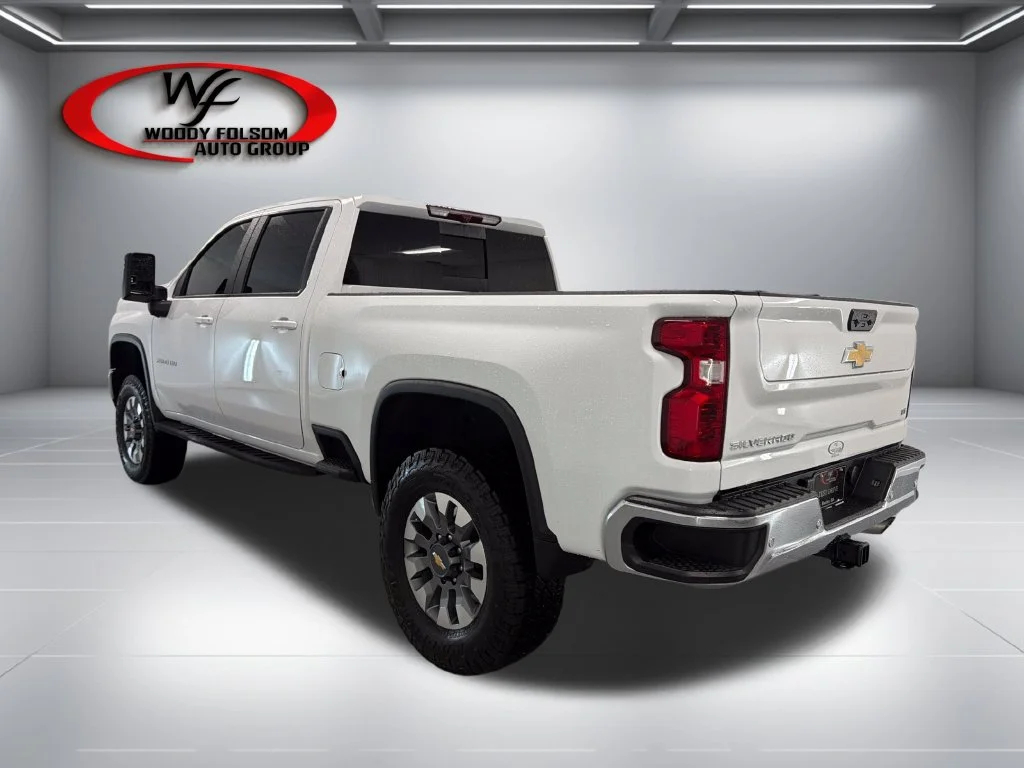 Used 2024 White Chevrolet LT image 9