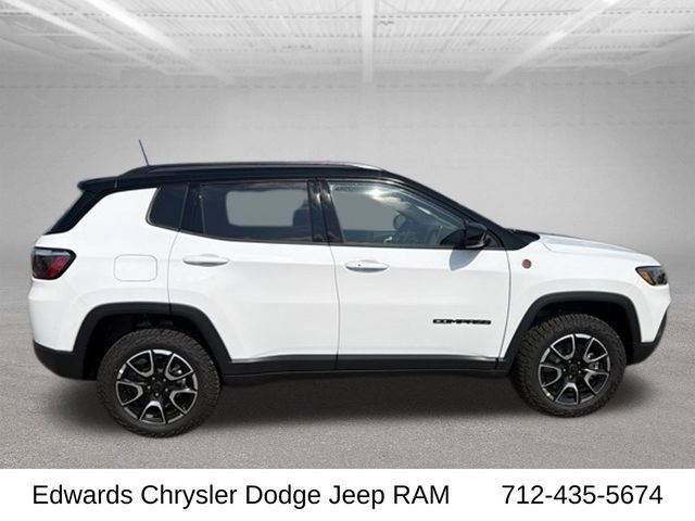 New 2026 Bright White Clear-Coat Exterior Paint Jeep Trailhawk image 10