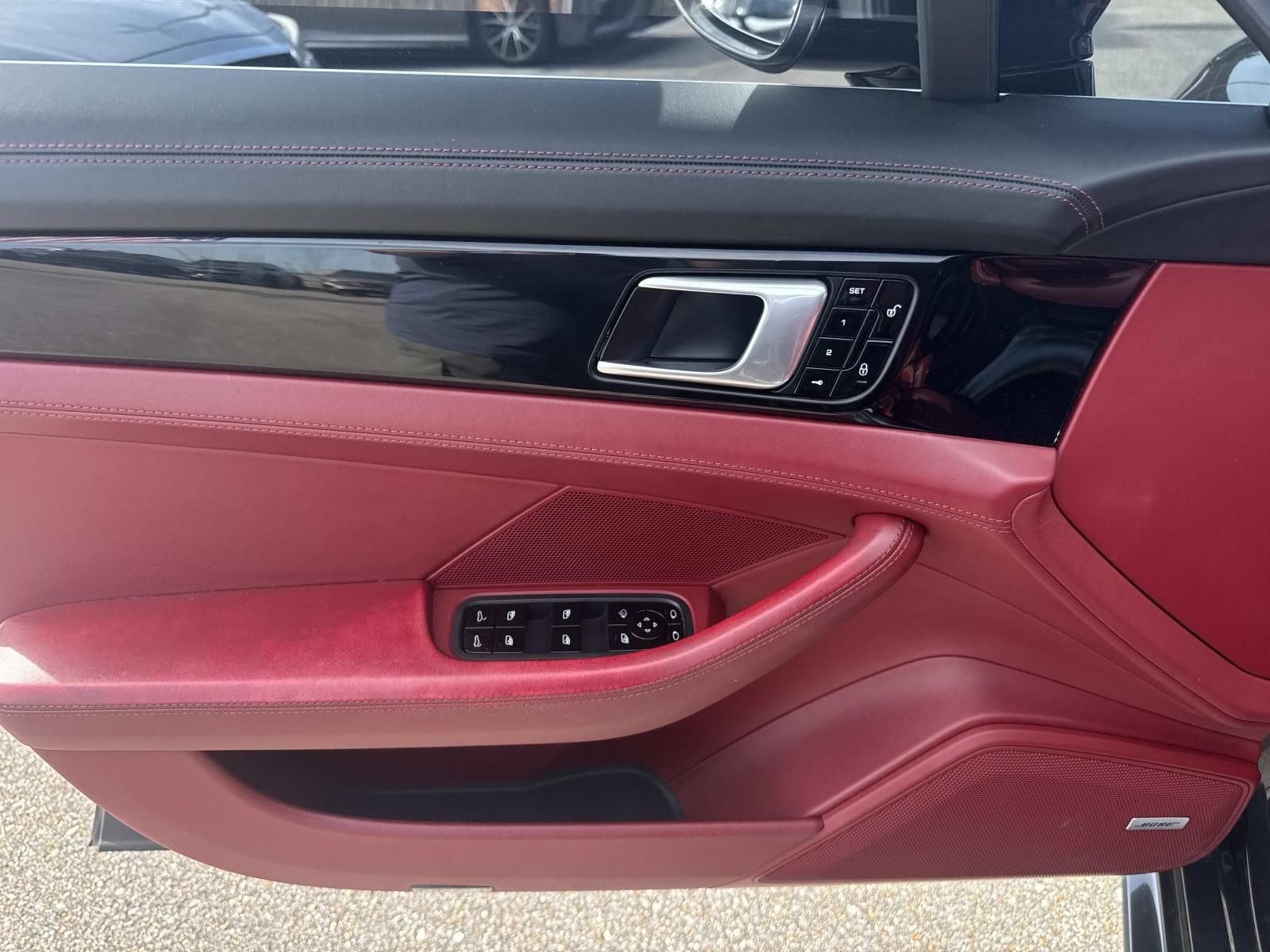 Used 2018  Porsche 4S image 19