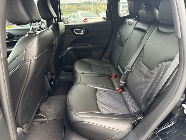 New 2026 Diamond Black Crystal Pearlcoat Jeep Latitude image 13