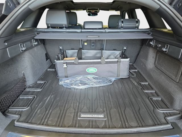 New 2026 Santorini Black LAND ROVER Dynamic SE image 10
