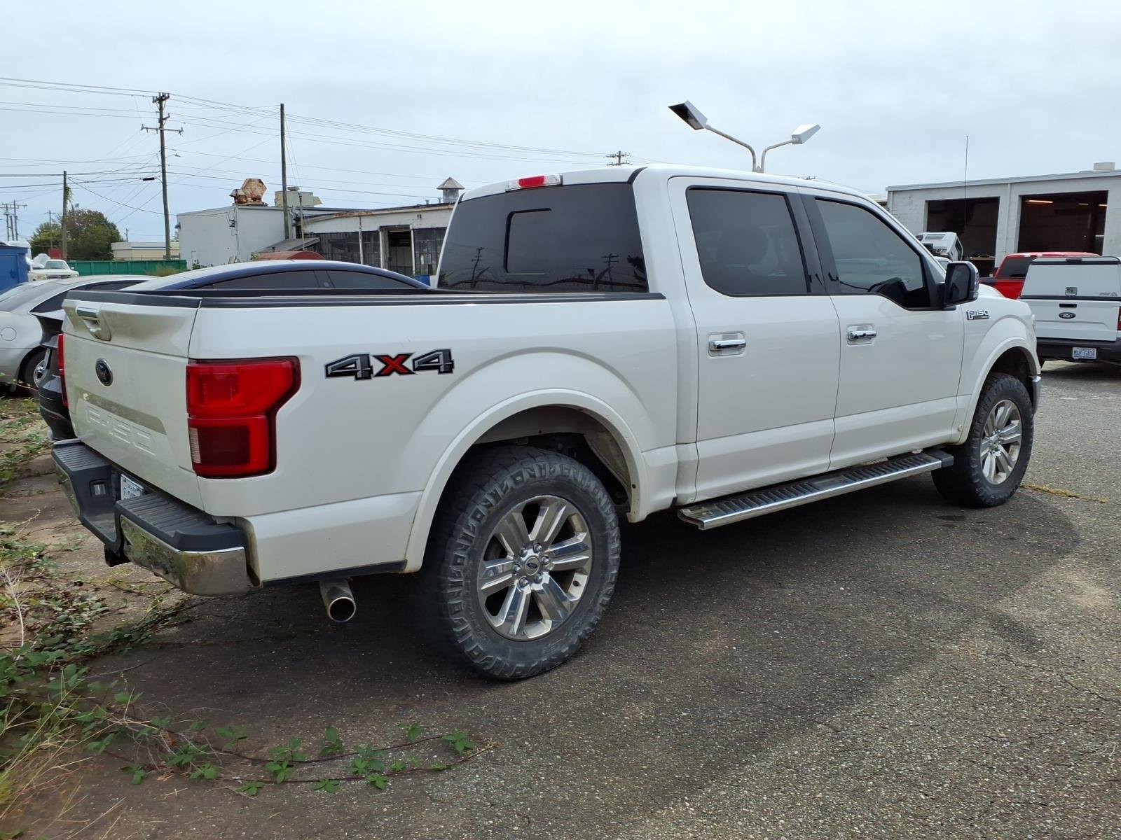 Used 2018 White Platinum Metallic Tri-Coat Ford LARIAT image 4