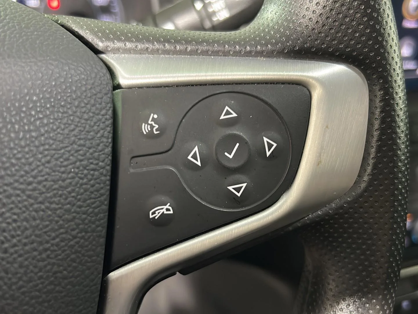 Used 2024 Downpour Metallic GMC SLE image 22