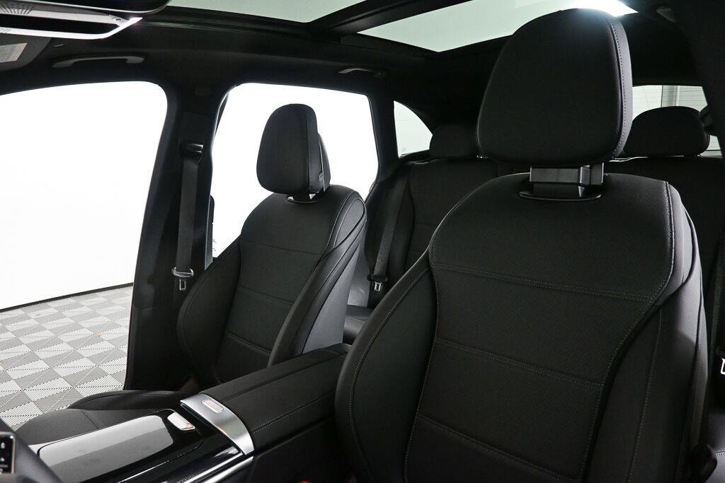 New 2027 Black Mercedes-Benz GLC 300 image 41