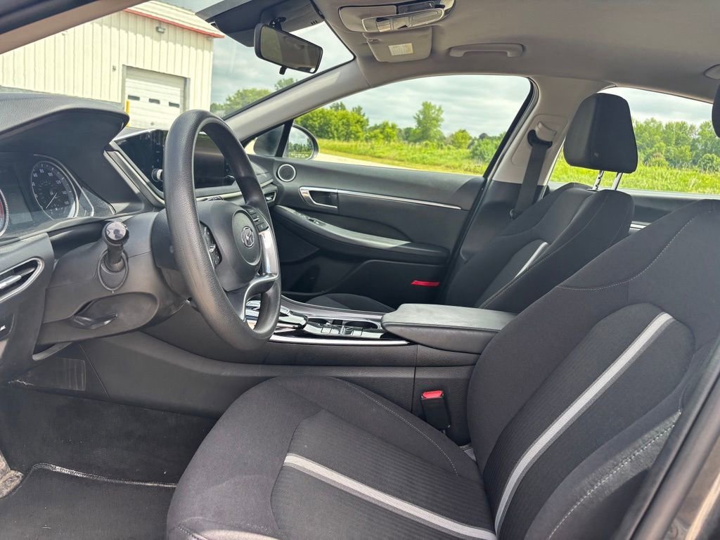 Used 2023 Silver Hyundai SEL image 11