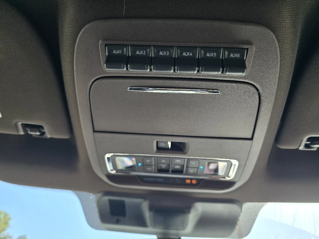 New 2027 Star White Metallic Tri-Coat Ford F-450® King Ranch® image 30