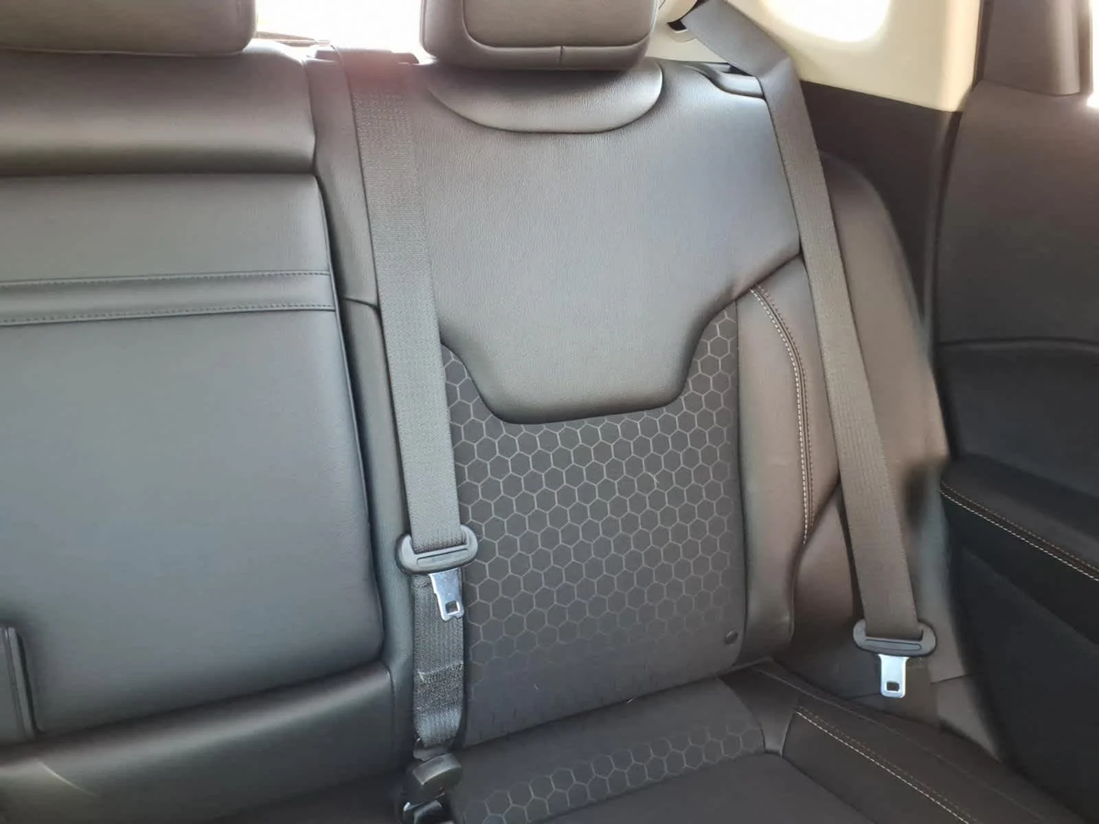 Certified Used 2018 Granite Crystal Met. Clear Coat Jeep Latitude image 20