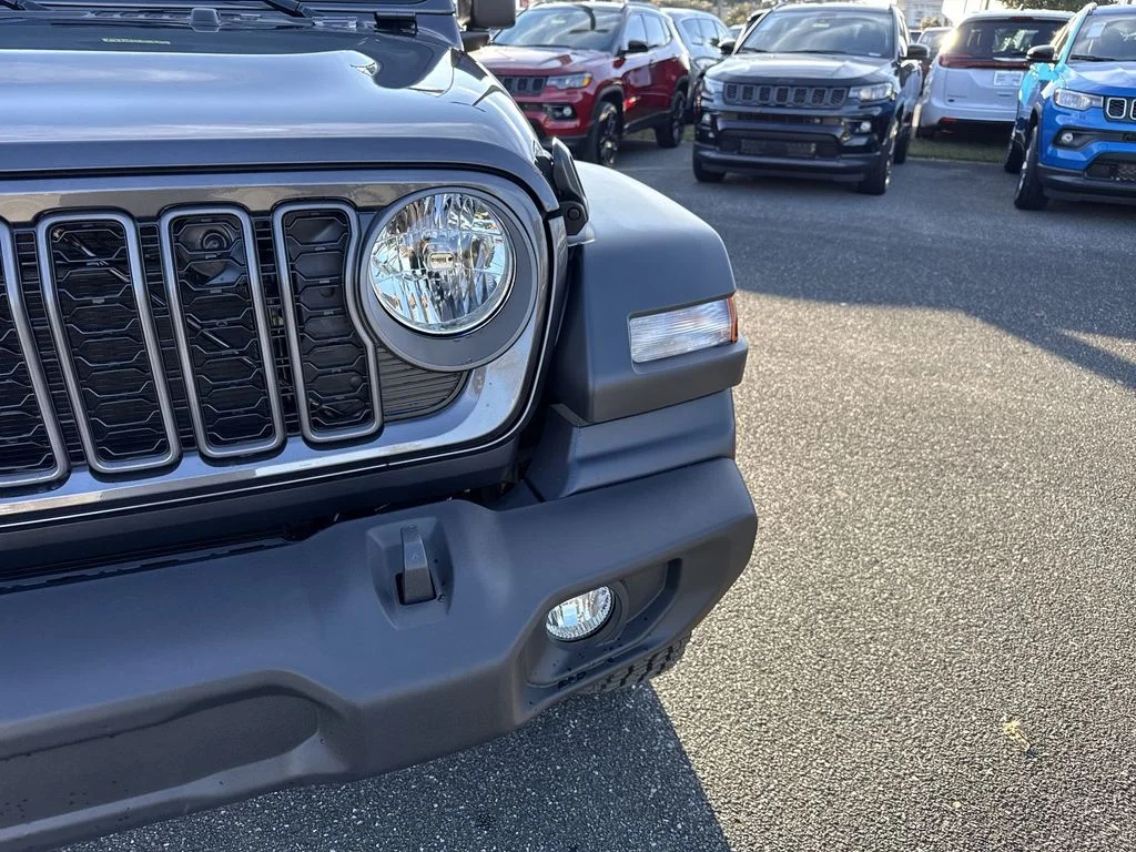 New 2026 Granite Crystal Metallic Clear-Coat Exterior Paint Jeep Sport S image 8