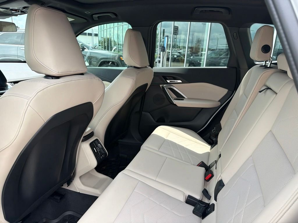Used 2025 White BMW xDrive28i image 27