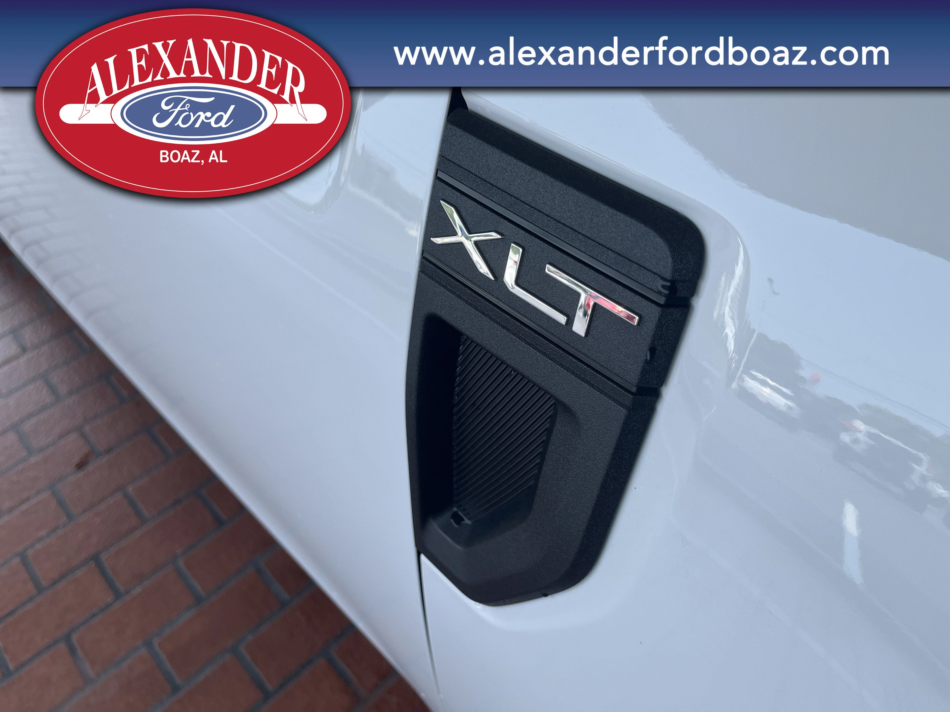 New 2026 Oxford White Ford XLT image 7
