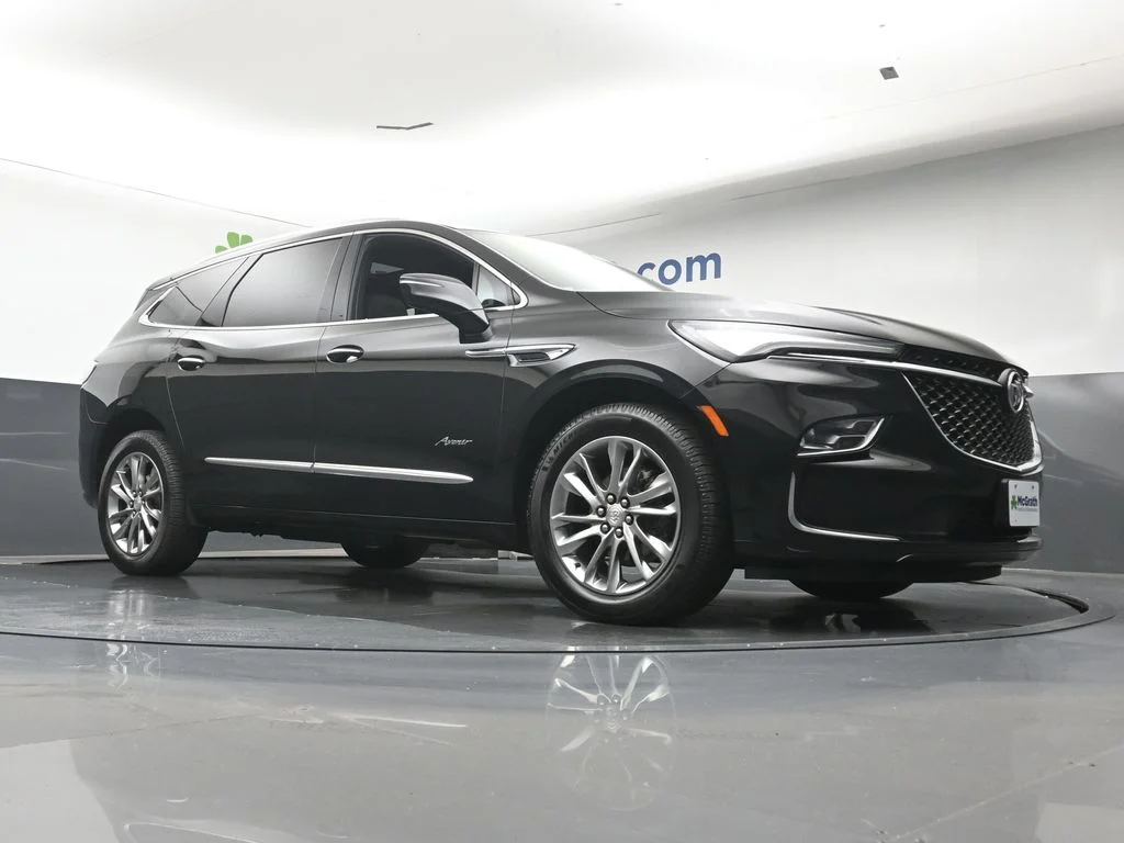 Used 2022 Black Buick Avenir image 27