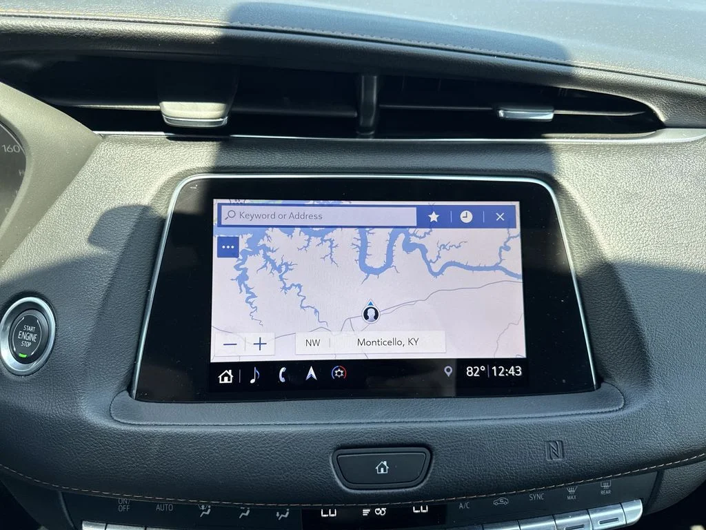 Used 2019 White Cadillac Sport image 18