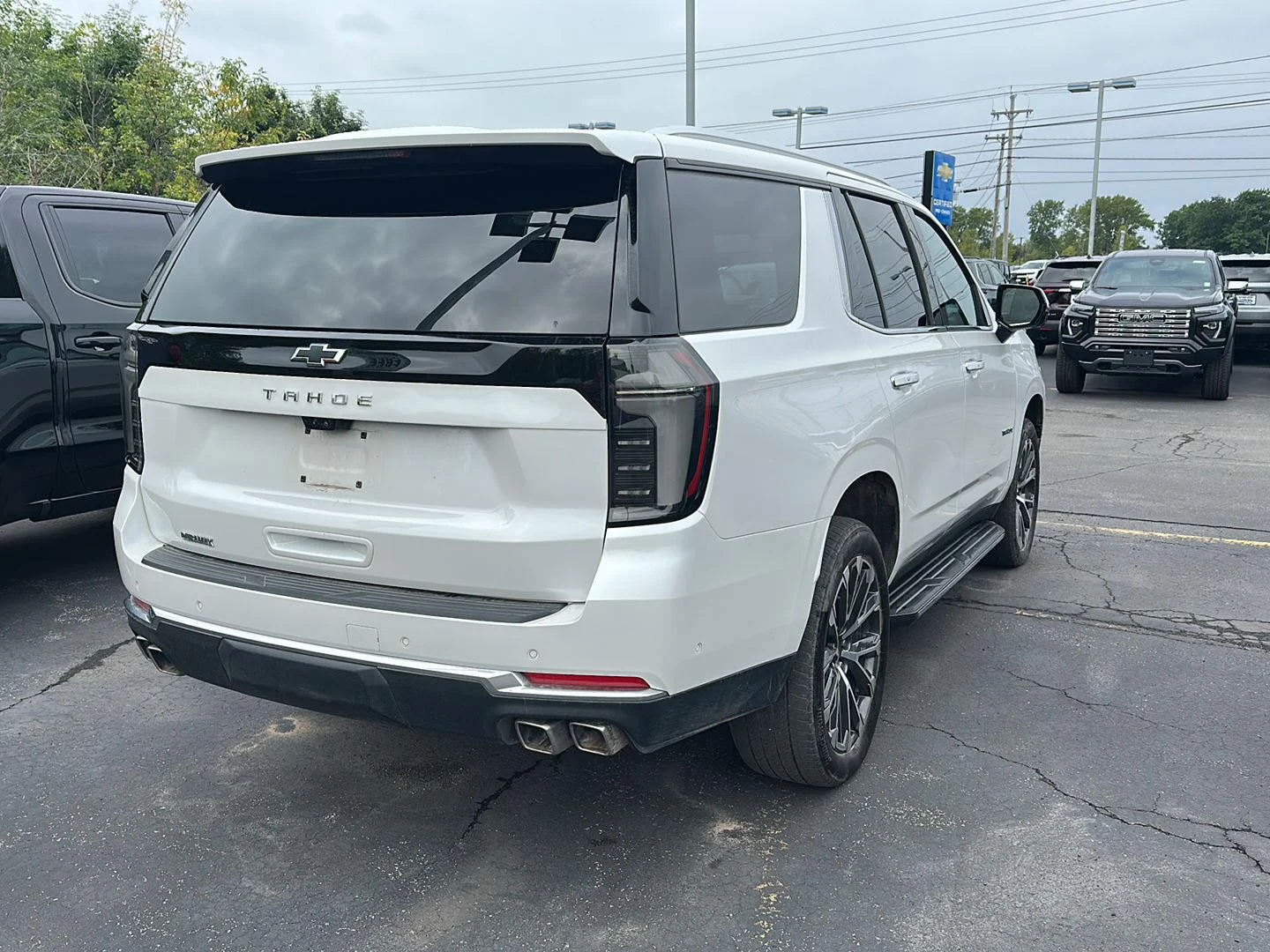 Used 2025 Iridescent Pearl Tricoat Chevrolet High Country image 2