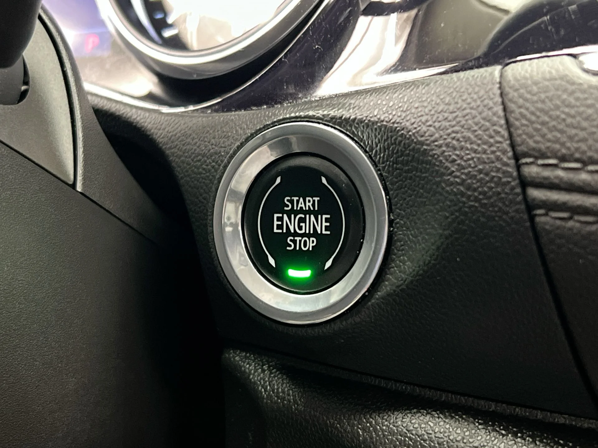Used 2023 Red Buick Essence image 35