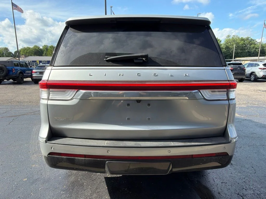 Used 2022 Silver Lincoln Reserve image 5