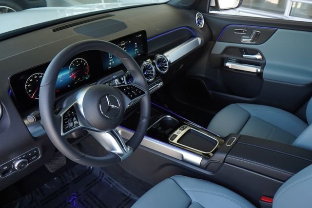 Used 2026  Mercedes-Benz GLB 250 image 2