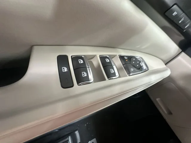 New 2026 Snow White Pearl Kia SX image 16