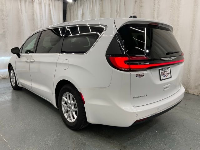 Used 2023 White Chrysler Touring L image 5
