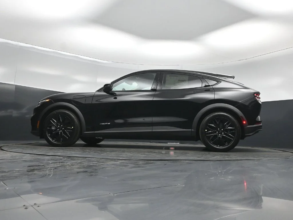 New 2026 Shadow Black Ford Select image 7
