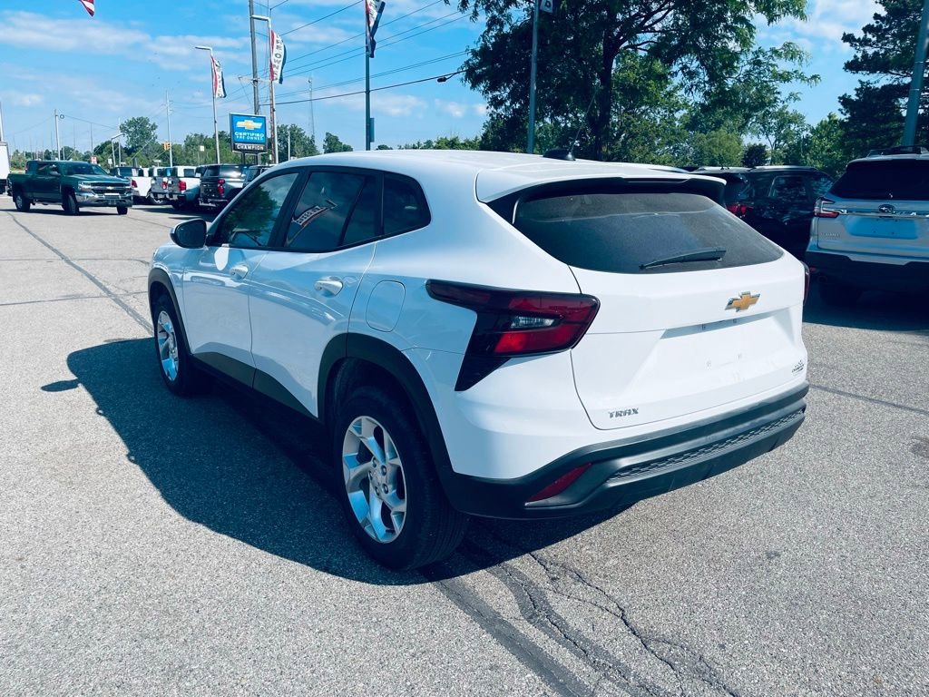 Used 2024 Summit White Chevrolet LS image 3
