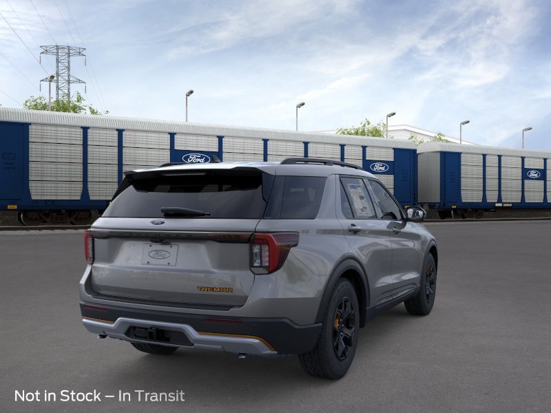 New 2026 Carbonized Gray Metallic Ford Tremor image 8