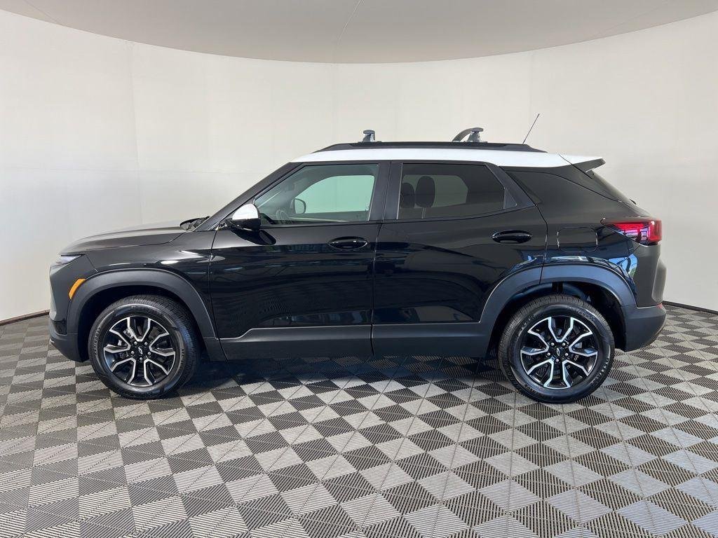 Used 2024 Black Metallic Chevrolet ACTIV image 26