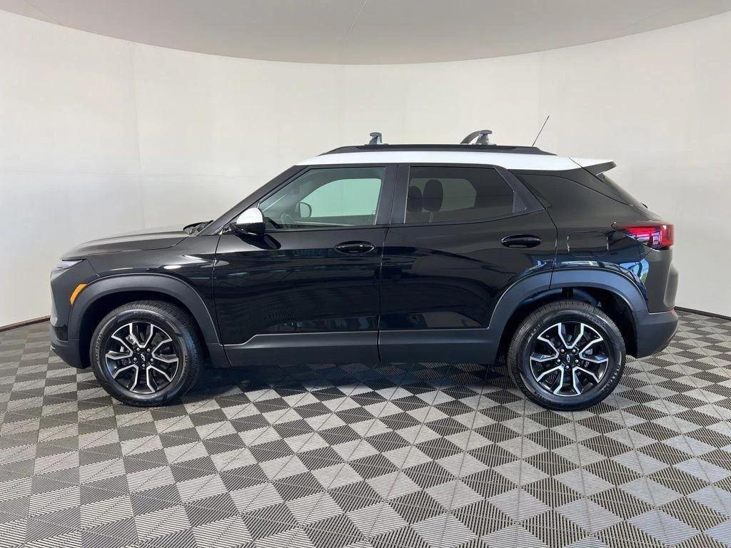 Used 2024 Black Metallic Chevrolet ACTIV image 26