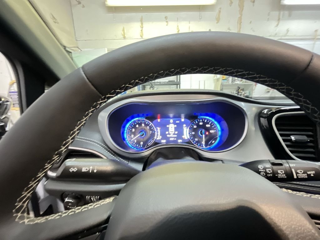 Used 2025 White Chrysler Limited image 15
