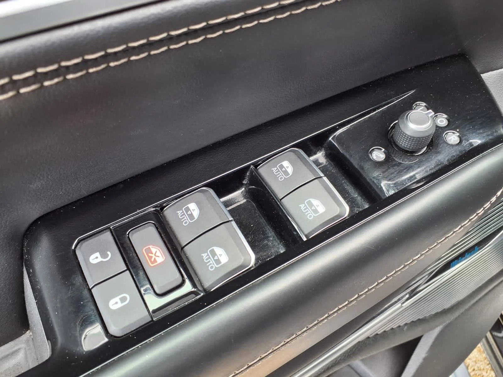 Used 2022 Diamond Black Crystal Pearlcoat Jeep Series I image 14