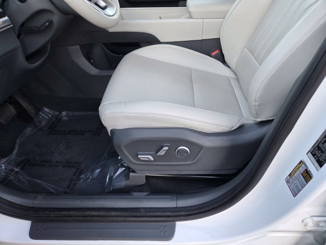 Used 2025 White Hyundai SEL image 16