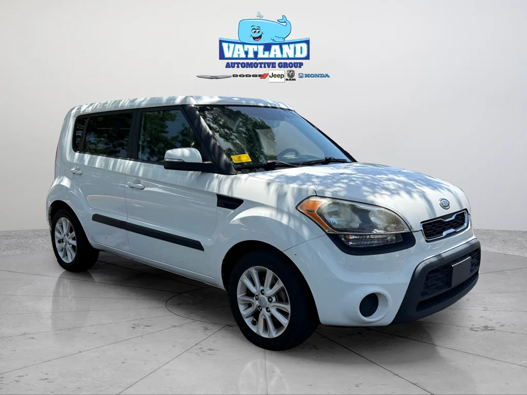 Used 2012 Clear White Kia Plus image 4
