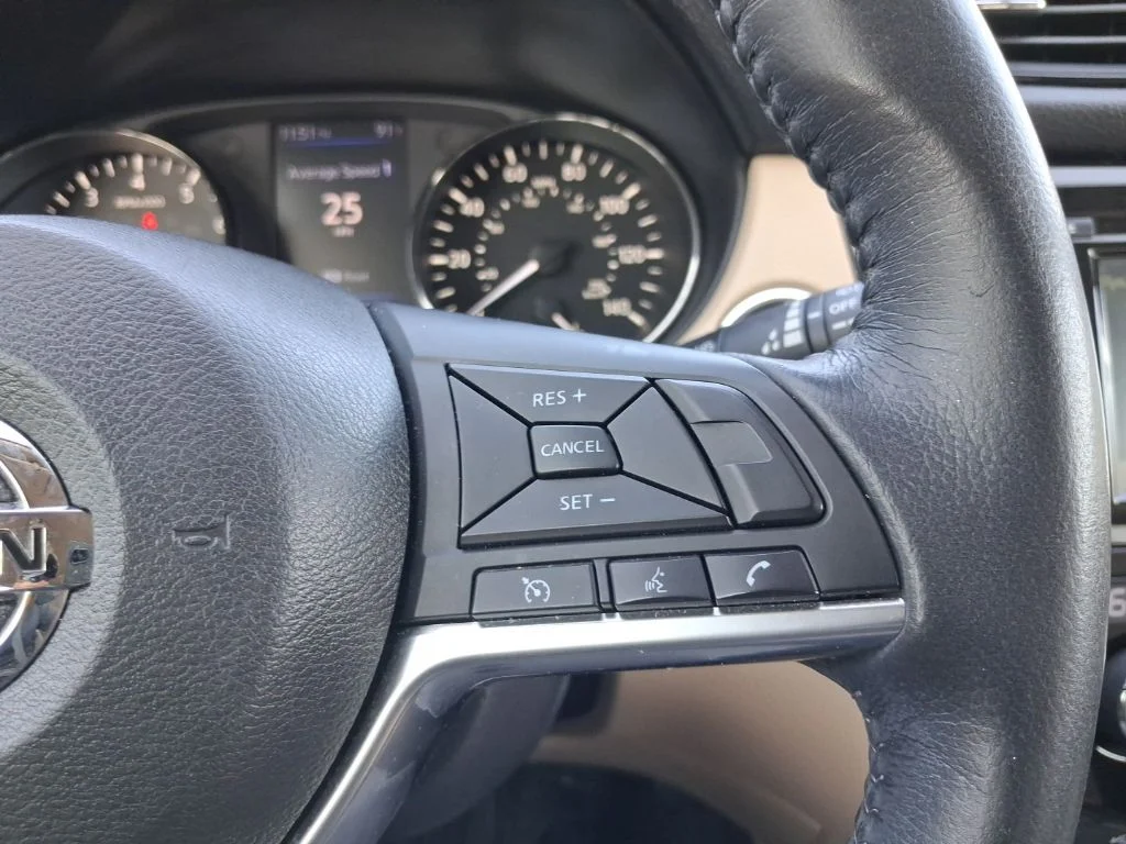 Used 2018 White Nissan SV image 30