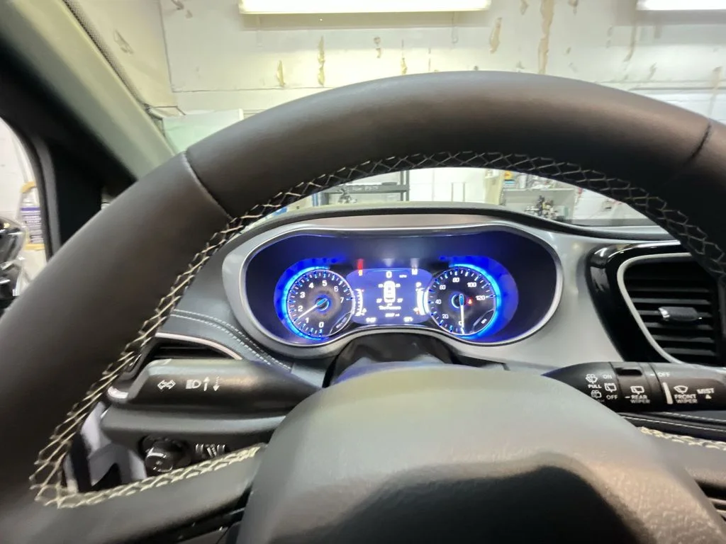 Used 2025 White Chrysler Limited image 15