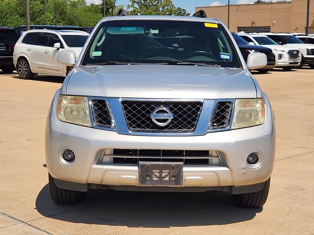 Used 2009 Silver Lightning Metallic Nissan SE image 2
