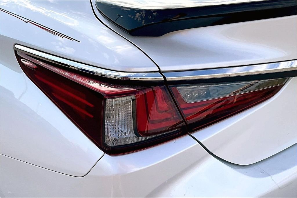 Used 2024 White Lexus 350 Luxury image 28