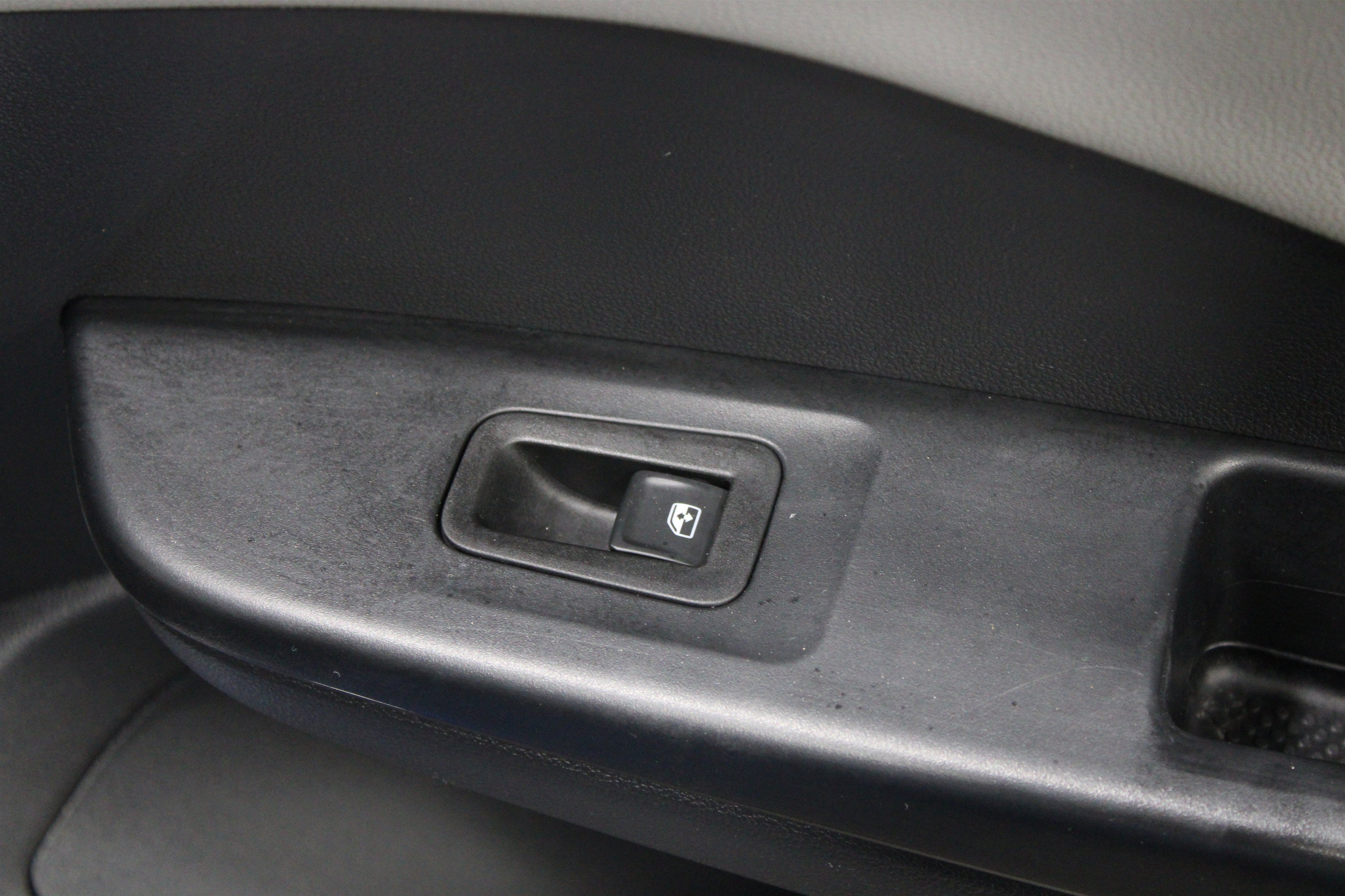 Used 2022 Blue Volkswagen SE image 25
