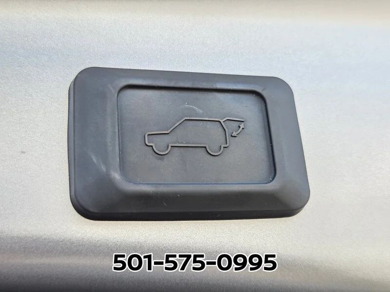 Used 2025 Silver Sky Metallic TOYOTA XLE PREMIUM FWD image 17