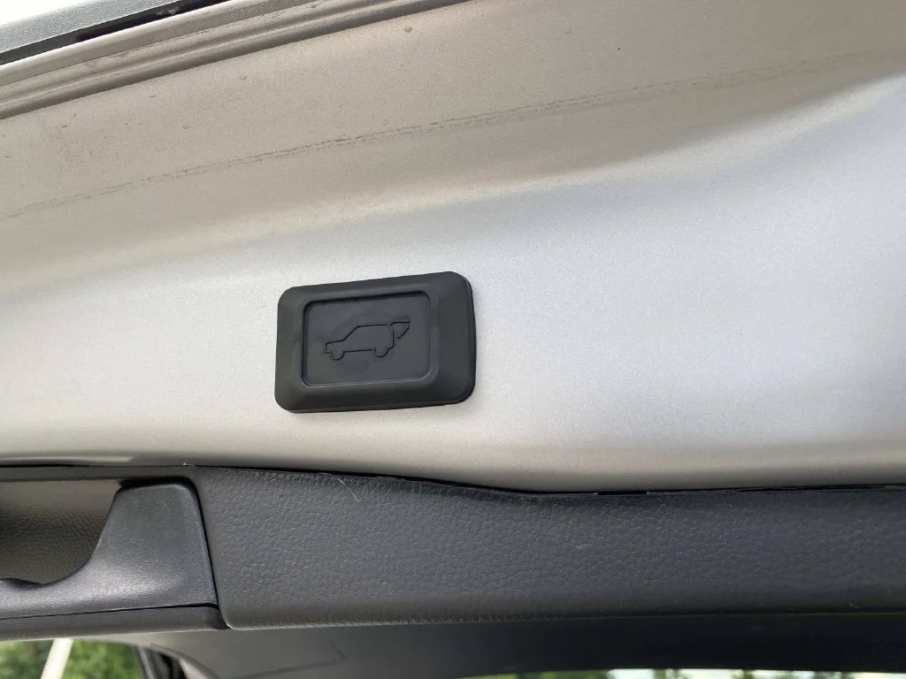 Used 2023 Silver Toyota XLE image 7
