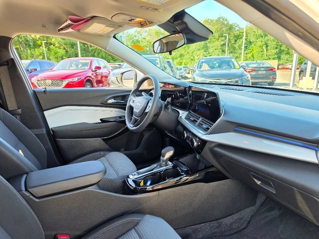 Used 2024 Summit White Chevrolet LT image 25