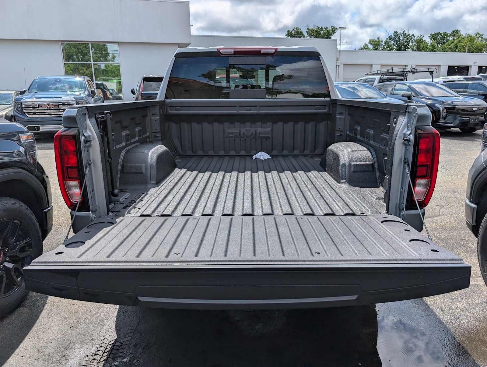 New 2026 Sterling Metallic GMC Elevation image 7