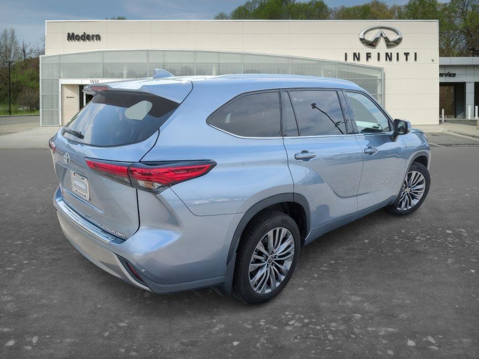 Used 2021 Moon Dust Toyota Platinum image 4
