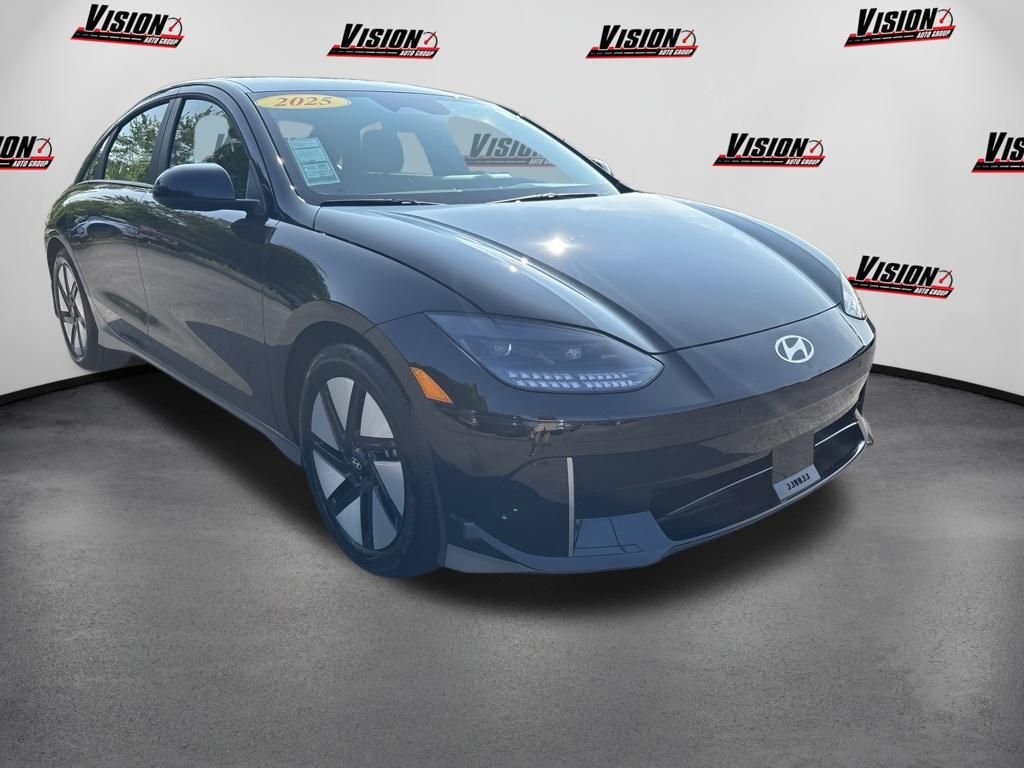 Used 2025 Black Hyundai SE image 3