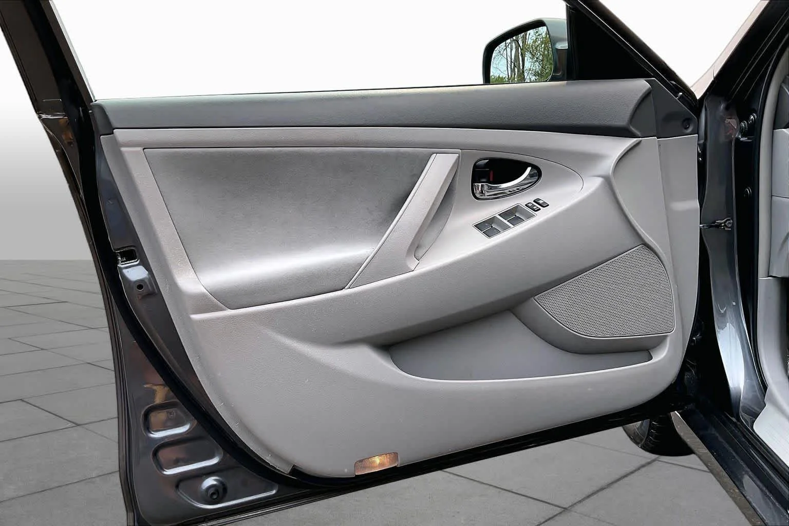 Used 2010 MAGNETIC GRAY MET. Toyota  image 20