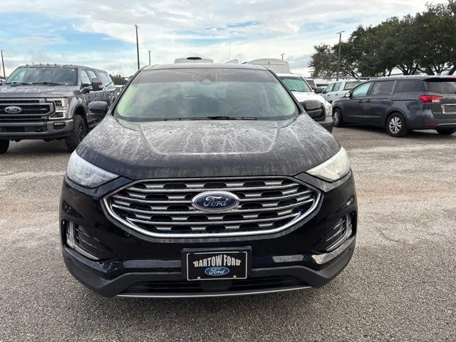 Used 2022 Black Ford SEL image 2