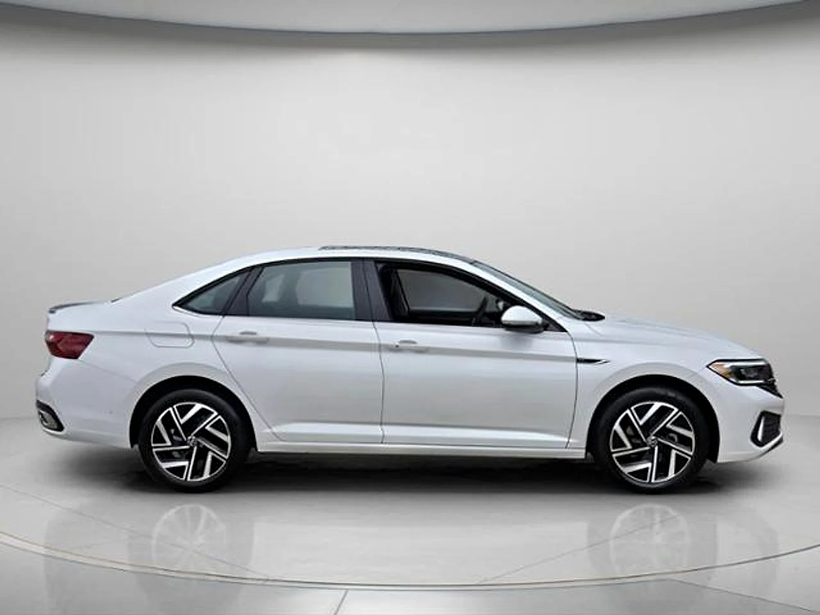 Used 2023  Volkswagen 1.5T SEL image 5